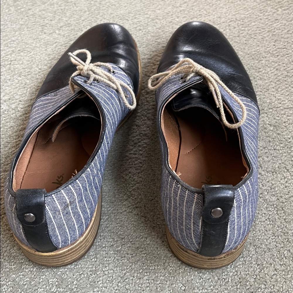 Clarks Navy/Denim Lace-Up Shoes, Women’s Size 8M - Picture 3 of 5